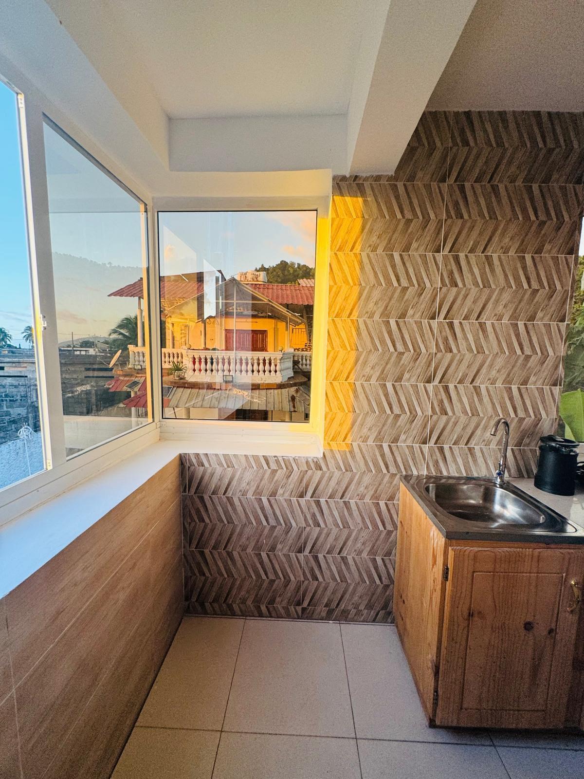 Kitchenette équipée de l'appart-hôtel Le Jasmin