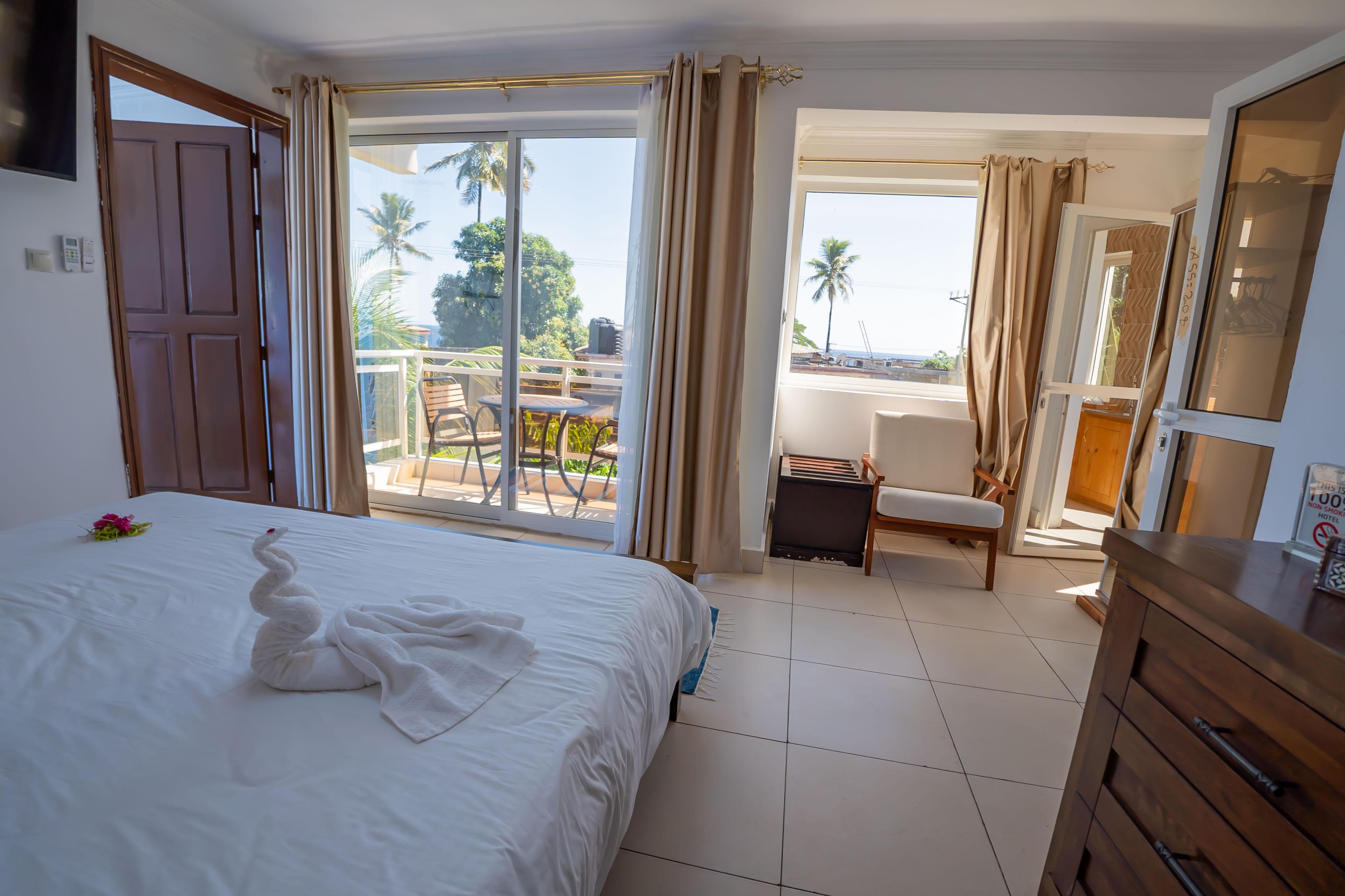 Chambre avec balcon et vue tropicale à l'Hôtel Le Jasmin